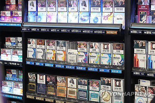 편의점의 담배 판매대 모습[연합뉴스 자료사진]
