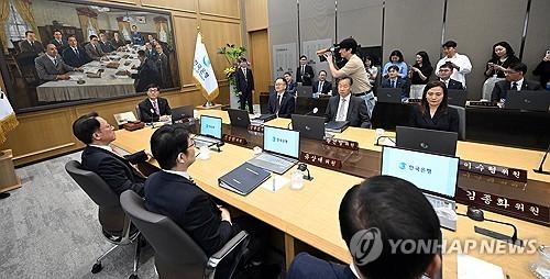 이창용 한은 총재, 금융통화위원회 주재(서울=연합뉴스) 이창용 한국은행 총재가 29일 서울 중구 한국은행에서 열린 금융통화위원회를 주재하고 있다. 2025.5.29 [사진공동취재단] photo@yna.co.kr