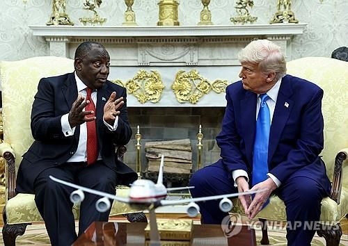 라마포사 남아공 대통령과 트럼프 미국 대통령[로이터 연합뉴스 자료사진. 재판매 및 DB 금지]