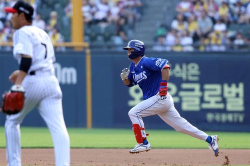 질주하는 박승규삼성 박승규(오른쪽)가 31일 서울 잠실구장에서 열린 2025 프로야구 LG 트윈스와 경기에서 내달리고 있다. [삼성 라이온즈 제공. 재배포 및 DB 금지]