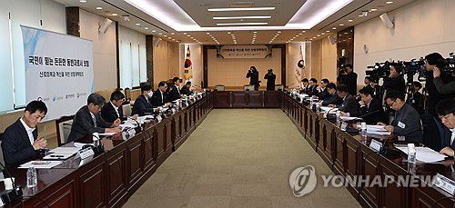 제6차 보험개혁회의 개최(서울=연합뉴스) 최재구 기자 = 김소영 금융위원회 부위원장이 21일 서울 종로구 정부서울청사에서 열린 제6차 보험개혁회의에서 발언하고 있다. 2025.1.21 jjaeck9@yna.co.kr