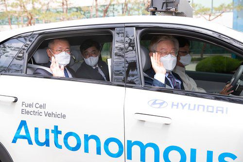 2021년 자율주행차 함께 탑승한 이재명-정의선[연합뉴스 자료사진]