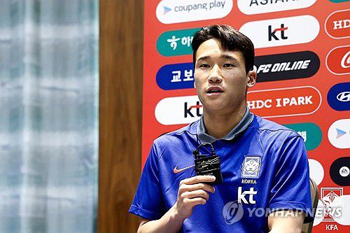 인터뷰하는 이태석(서울=연합뉴스) 한국 축구대표팀 이태석이 3일(한국시간) 이라크 바스라 한 호텔에서 인터뷰하고 있다. 축구대표팀은 6일 이라크를 상대로 2026 북중미 월드컵 아시아 3차 예선 B조 9차전을 치른다. 2025.6.3 [대한축구협회 제공. 재판매 및 DB 금지] photo@yna.co.kr