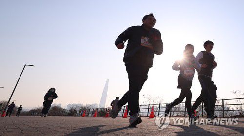 운동하는 사람들[연합뉴스 자료사진]
