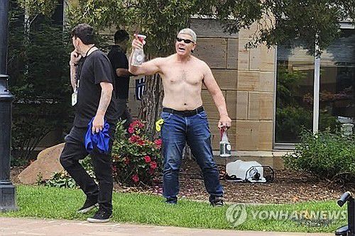 지난 1일 미 콜로라도에서 모하메드 솔리먼이 범행을 저지르던 당시의 모습[Lisa Turnquist/AP=연합뉴스. 재판매 및 DB 금지]