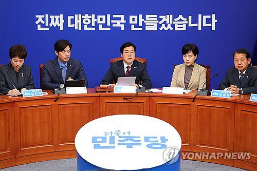 민주당 최고위원회의(서울=연합뉴스) 김주성 기자 = 더불어민주당 박찬대 대표 권한대행 겸 원내대표가 5일 서울 여의도 국회에서 열린 최고위원회의에서 발언하고 있다. 2025.6.5 utzza@yna.co.kr