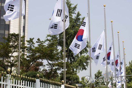 현충일, 조기 게양[연합뉴스 자료사진]