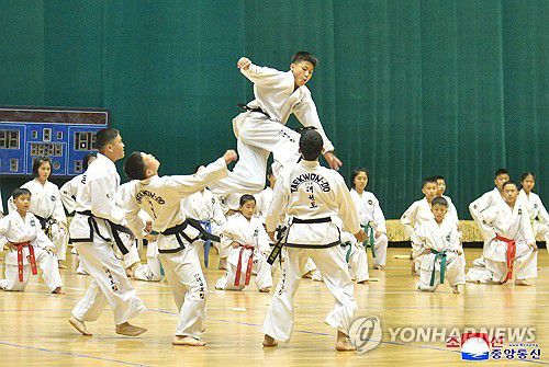 북한, 소년단 창립 79주년 경축 '체육·유희오락경기'(평양 조선중앙통신=연합뉴스) 북한 조선소년단 창립 79주년 경축행사 참가자들의 체육 및 유희오락경기가 지난 5일 평양체육관에서 진행됐다고 조선중앙통신이 6일 보도했다. 2025.6.6      [국내에서만 사용가능. 재배포 금지. For Use Only in the Republic of Korea. No Redistribution] nkphoto@yna.co.kr