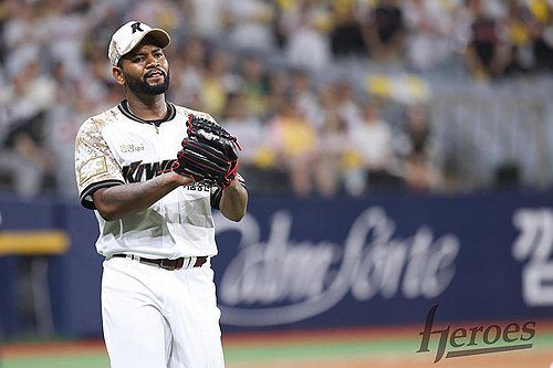 최하위 키움, 1위 LG 꺾고 4연승…알칸타라 8이닝 1실점(서울=연합뉴스) 최하위 키움 히어로즈가 8이닝을 1실점으로 막은 새 외국인 투수 라울 알칸타라의 역투를 앞세워 단독 선두 LG 트윈스를 꺾고 4연승을 내달렸다.     키움은 7일 서울 고척스카이돔에서 열린 프로야구 2025 신한 SOL 뱅크 KBO리그 홈 경기에서 LG를 4-1로 꺾었다. 사진은 이날 경기에서 호흡을 가다듬는 키움 알칸타라. 2025.6.7 [키움 히어로즈 제공. 재배포 및 DB 금지] photo@yna.co.kr