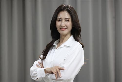 포즈 취하는 김선혜 성우(서울=연합뉴스) 강민지 기자 = '명탐점 코난' 김선혜 성우가 지난 4일 서울 종로구 연합뉴스에서 진행된 인터뷰에 앞서 포즈를 취하고 있다. 2025.6.8 mjkang@yna.co.kr