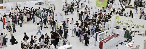 붐비는 사찰음식 대축제장(서울=연합뉴스) 7일 '제4회 사찰음식 대축제'가 열린 서울 서초구 aT센터 제1전시장이 방문자들로 붐비고 있다. [대한불교조계종 한국불교문화사업단 제공. 재판매 및 DB 금지]