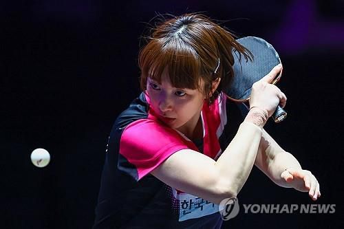 커트 수비하는 한국마사회의 서효원[연합뉴스 자료 사진]