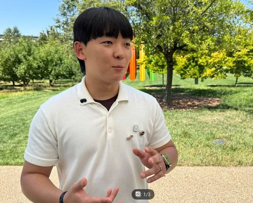 대학생 한가온 씨(쿠퍼티노[미 캘리포니아주]=연합뉴스) 김태종 특파원 = 8일(현지시간) 오전 미 캘리포니아주 쿠퍼티노 애플 본사에서 만난 대학생 한가온(24) 씨가 자신이 개발한 앱을 팀 쿡 최고경영자(CEO)에게 직접 시연한 후 인터뷰하고 있다. 2025. 6. 9 taejong75@yna.co.kr