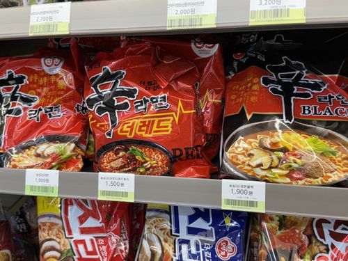 농심 신라면 블랙 1천900원[촬영 전재훈]