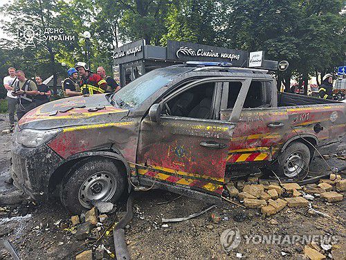 지난 6일 공습에서 부서진 구급차[EPA 연합뉴스 자료사진  재판매 및 DB 금지]