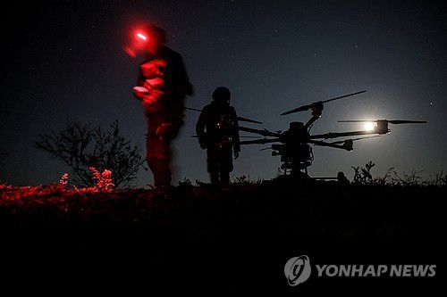 우크라이나군과 드론[로이터 연합뉴스 자료사진 재판매 및 DB 금지]