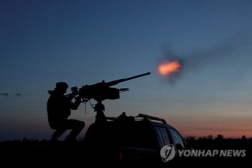 대공 기관총을 쏘는 우크라이나 병사[로이터 연합뉴스 자료사진 재판매 및 DB 금지]