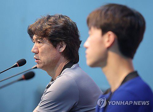 쿠웨이트전 앞둔 홍명보 감독(서울=연합뉴스) 류영석 기자 = 대한민국 축구 국가대표팀 홍명보 감독 쿠웨이트와의 2026 북중미 월드컵 아시아 3차 예선 최종전을 하루 앞둔 9일 서울월드컵경기장에서 기자회견을 하고 있다. 2025.6.9 ondol@yna.co.kr