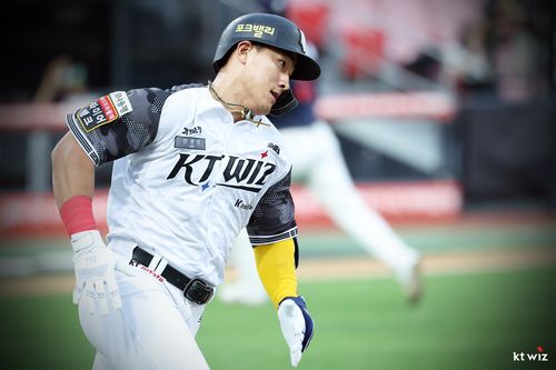 맹타로 수비 실수를 만회한 kt 안현민[kt wiz 제공. 재판매 및 DB 금지]