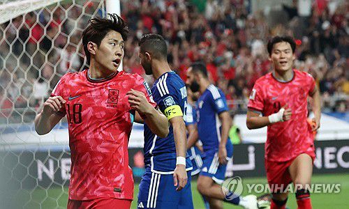 팀 두 번째 골 넣는 이강인(서울=연합뉴스) 김인철 기자 = 10일 서울월드컵경기장에서 열린 2026 북중미 월드컵 아시아 3차 예선 최종전 한국과 쿠웨이트의 경기. 후반전 한국 이강인이 추가골을 넣고 뿌듯한 표정을 짓고 있다. 2025.6.10 yatoya@yna.co.kr
