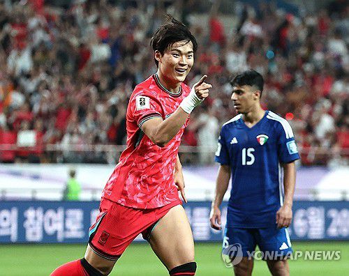 오현규 추가 골(서울=연합뉴스) 김인철 기자 = 10일 서울월드컵경기장에서 열린 2026 북중미 월드컵 아시아 3차 예선 최종전 한국과 쿠웨이트의 경기.     오현규가 팀 세 번째 골을 넣은 뒤 기뻐하고 있다. 2025.6.10 yatoya@yna.co.kr