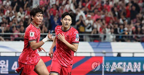 팀 세 번째 골 넣은 오현규(서울=연합뉴스) 김인철 기자 = 10일 서울월드컵경기장에서 열린 2026 북중미 월드컵 아시아 3차 예선 최종전 한국과 쿠웨이트의 경기. 후반전 팀 세 번째 골을 넣은 한국 오현규가 기뻐하고 있다. 2025.6.10 yatoya@yna.co.kr