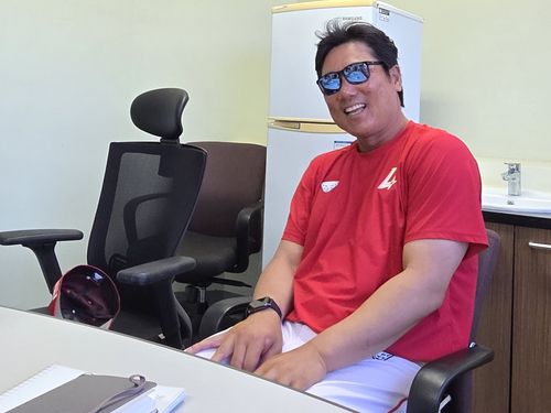 취재진과 인터뷰하는 박정권 SSG 퓨처스팀 감독(인천=연합뉴스) 하남직 기자 = 박정권 SSG 퓨처스팀 감독이 11일 인천 강화군 SSG퓨처스필드에서 취재진과 인터뷰하고 있다.