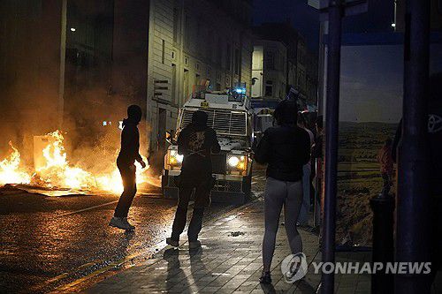 북아일랜드 폭력 시위[AP/PA 연합뉴스]