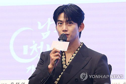 인사말하는 옥택연(서울=연합뉴스) 강민지 기자 = 배우 옥택연이 11일 서울 구로구 더세인트웨딩에서 열린 KBS 2TV 새 수목드라마 '남주의 첫날밤을 가져버렸다' 제작발표회에서 인사말을 하고 있다. 2025.6.11 mjkang@yna.co.kr
