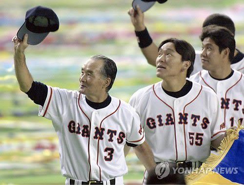 나가시마 감독과 마쓰이 히데키[교도=연합뉴스]