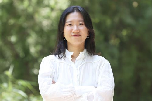 칸영화제 학생 영화 부문 1등 허가영 감독(서울=연합뉴스) 강민지 기자 = '제78회 칸국제영화제'에서 학생 영화 부문 1등상을 수상한 허가영 감독이 지난 11일 서울 종로구 연합뉴스 사옥에서 진행된 인터뷰에 앞서 포즈를 취하고 있다. 2025.6.12 mjkang@yna.co.kr