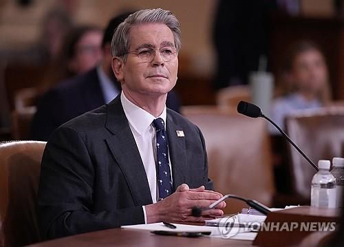 11일 미 하원 세입세출위원회에 출석한 스콧 베선트 재무장관[AFP 연합뉴스]