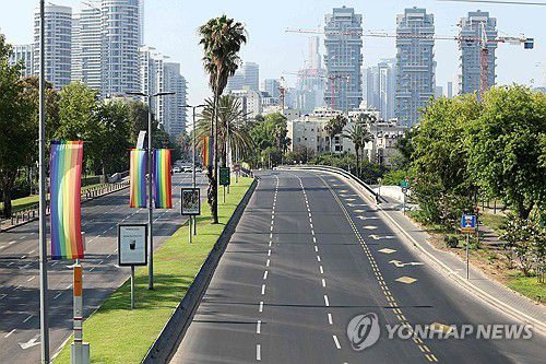 텅 빈 텔아비브 시내 도로(텔아비브 AFP=연합뉴스) 13일(현지시간) 텔아비브 시내의 도로 모습. 2025.06.13