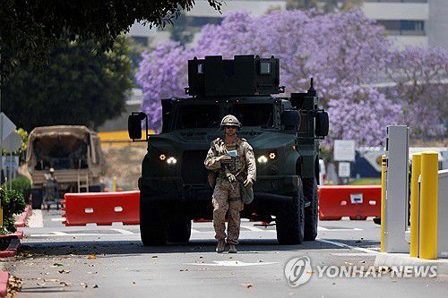 LA 시위 현장에 투입된 미 해병대[로스앤젤레스 AFP=연합뉴스]