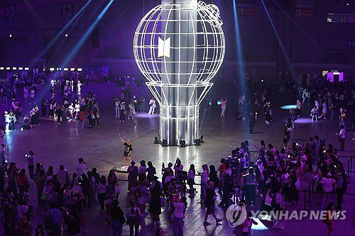 '2025 BTS 페스타'(고양=연합뉴스) 강민지 기자 = 13일 경기 고양시 일산서구 킨텍스에서 방탄소년단 데뷔 12주년 기념 축제 '2025 BTS 페스타'(2025 BTS FESTA)가 열리고 있다. 2025.6.13 mjkang@yna.co.kr