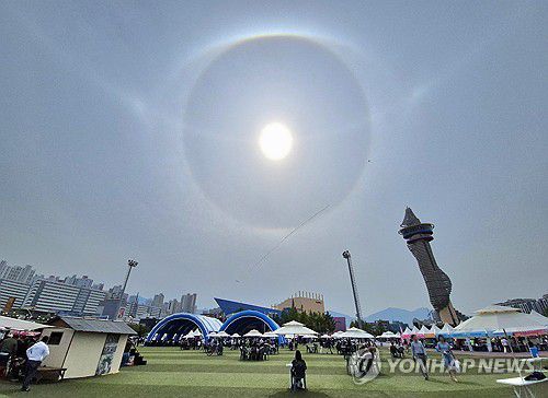 실향민 문화축제장에 나타난 햇무리[연합뉴스 자료사진]