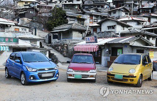 '경차 삼대' (서울=연합뉴스) 왼쪽부터 쉐보레 더 넥스트 스파크(2015년 출시), 티코(1991년 출시), 마티즈(1998년 출시). 2016.2.5 photo@yna.co.kr