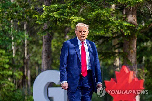 G7 회의장 도착한 트럼프 미 대통령[캐내내스키스[캐나다 앨버타州] AFP=연합뉴스. 재판매 및 DB 금지]