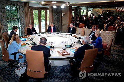 캐나다 G7 정상회담 원탁에 앉은 정상들[게티이미지/AFP=연합뉴스]