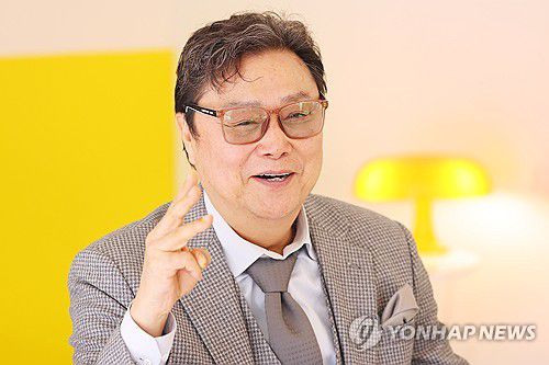 남진, 가요계의 전설(서울=연합뉴스) 진연수 기자 = 데뷔 60주년을 맞은 가수 남진이 서울 서초구 한 카페에서 연합뉴스와 인터뷰를 하고 있다. 2025.3.17      [재판매 및 DB 금지] jin90@yna.co.kr
