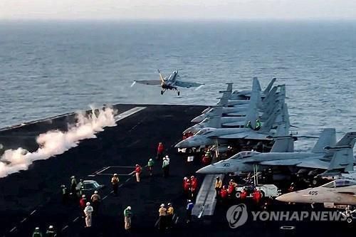 미 항공모함에서 이륙하는 전투기(자료사진)[AFP 연합뉴스 자료사진. 재판매 및 DB 금지]