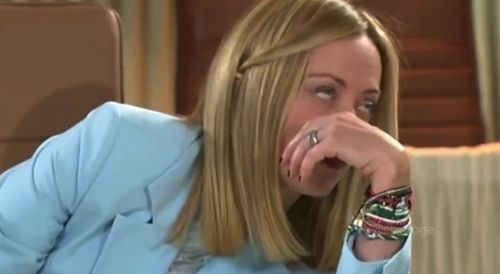 마크롱 대통령 귓속말에 눈알 굴리는 멜로니 총리[엑스(X·옛 트위터) 캡처. 재판매 및 DB 금지]