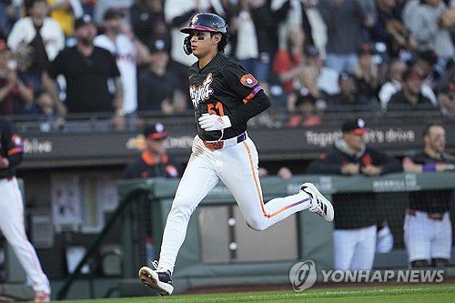 1회 선취 득점을 올리는 이정후[AP=연합뉴스]