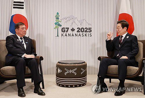 이재명 대통령, G7 계기 한일 정상회담(캐내내스키스[캐나다]=연합뉴스) 홍해인 기자 = 이재명 대통령이 17일(현지시간) 캐나다 앨버타주 캐내내스키스 주요 7개국(G7) 정상회의장에서 이시바 시게루 일본 총리와 한일 정상회담을 하고 있다. 2025.6.18 hihong@yna.co.kr