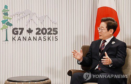 이재명 대통령, G7 계기 이시바 일본 총리와 정상회담 발언(캐내내스키스[캐나다]=연합뉴스) 홍해인 기자 = 이재명 대통령이 17일(현지시간) 캐나다 앨버타주 캐내내스키스 주요 7개국(G7) 정상회의장에서 이시바 시게루 신임 일본 총리와 한일 정상회담을 하며 발언하고 있다. 2025.6.18 hihong@yna.co.kr