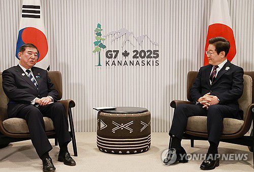 G7 계기 한일 정상회담, 발언하는 이시바 일본 총리(캐내내스키스[캐나다]=연합뉴스) 홍해인 기자 = 이시바 시게루 일본 총리가 17일(현지시간) 캐나다 앨버타주 캐내내스키스 주요 7개국(G7) 정상회의장에서 이재명 대통령과 한일 정상회담을 하며 발언하고 있다. 2025.6.18 hihong@yna.co.kr