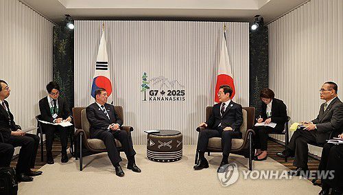 이재명 대통령, G7 계기 한일 정상회담(캐내내스키스[캐나다]=연합뉴스) 홍해인 기자 = 이재명 대통령이 17일(현지시간) 캐나다 앨버타주 캐내내스키스 주요 7개국(G7) 정상회의장에서 이시바 시게루 일본 총리와 한일 정상회담을 하고 있다. 2025.6.18 hihong@yna.co.kr