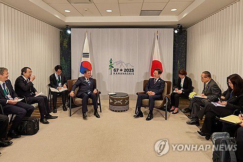 이재명 대통령, G7 계기 한일 정상회담(캐내내스키스[캐나다]=연합뉴스) 홍해인 기자 = 이재명 대통령이 17일(현지시간) 캐나다 앨버타주 캐내내스키스 주요 7개국(G7) 정상회의장에서 이시바 시게루 일본 총리와 한일 정상회담을 하고 있다. 2025.6.18 [공동취재] hihong@yna.co.kr