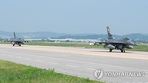 한미일 전투기 공중훈련 실시(서울=연합뉴스) 공군은 한미일 전투기 공중훈련이 18일 제주 남방 공해상에서 실시됐다고 밝혔다. 사진은 이륙에 앞서 지상활주하고 있는 미국 공군 F-16 전투기. 2025.6.18 [공군 제공. 재판매 및 DB 금지] photo@yna.co.kr