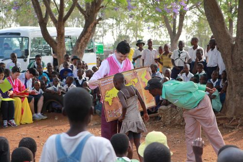 짐바브웨 청소년에게 한국을 소개하는 모습[박기태 제공. 재판매 및 DB 금지]